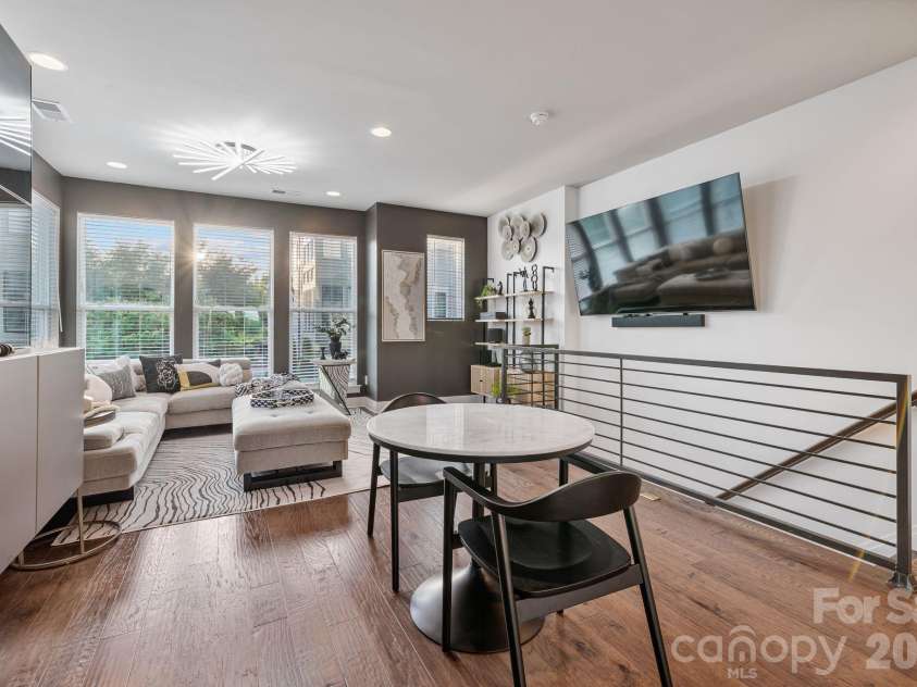 1605 Cannon View Lane, Charlotte, NC 28208.  MLS# CAR4364841, YatesRealty ID 23902. Living room.