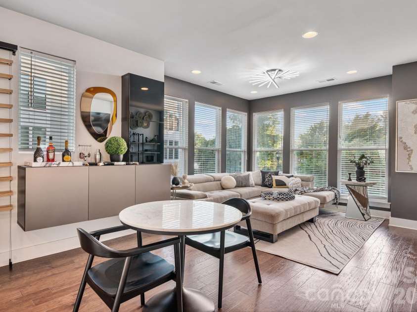 1605 Cannon View Lane, Charlotte, NC 28208.  MLS# CAR4364841, YatesRealty ID 23902. Living room.