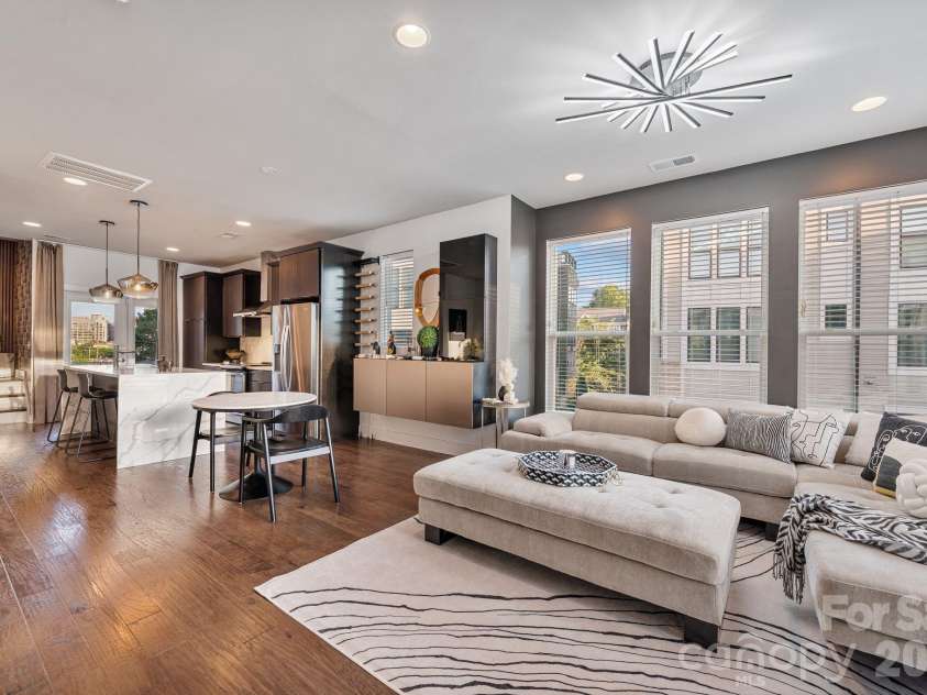 1605 Cannon View Lane, Charlotte, NC 28208.  MLS# CAR4364841, YatesRealty ID 23902. Open-concept living room and kitchen.