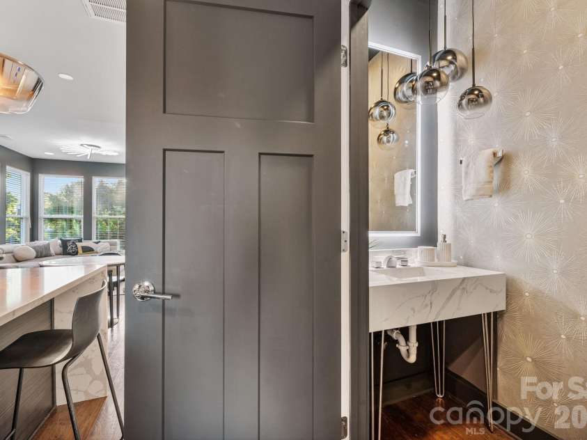 1605 Cannon View Lane, Charlotte, NC 28208.  MLS# CAR4364841, YatesRealty ID 23902. Powder room.