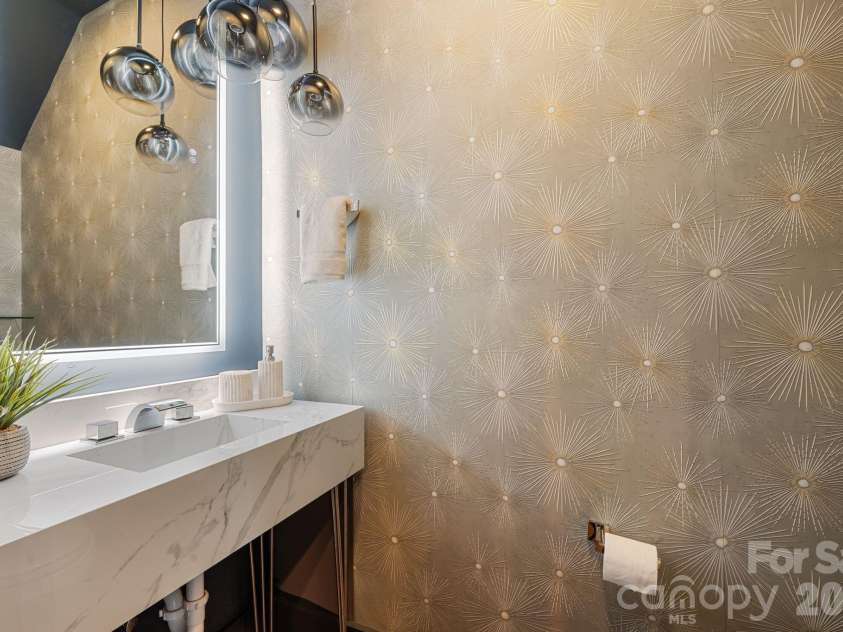 1605 Cannon View Lane, Charlotte, NC 28208.  MLS# CAR4364841, YatesRealty ID 23902. Powder room.