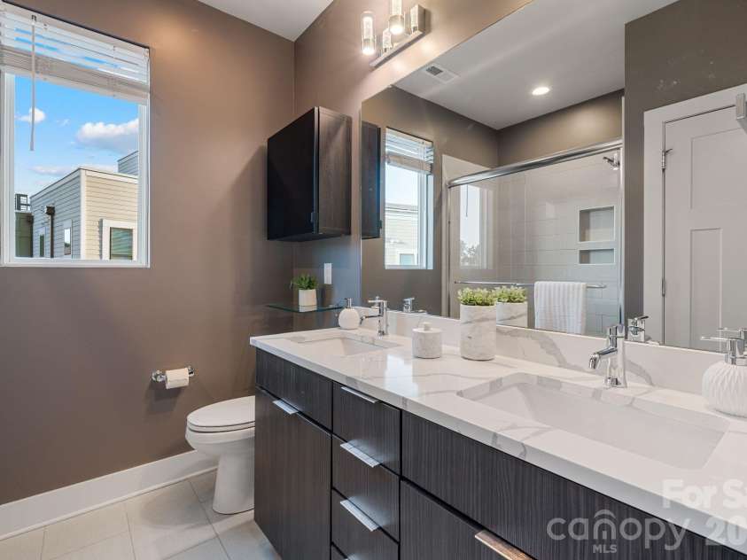 1605 Cannon View Lane, Charlotte, NC 28208.  MLS# CAR4364841, YatesRealty ID 23902. Primary bathroom.