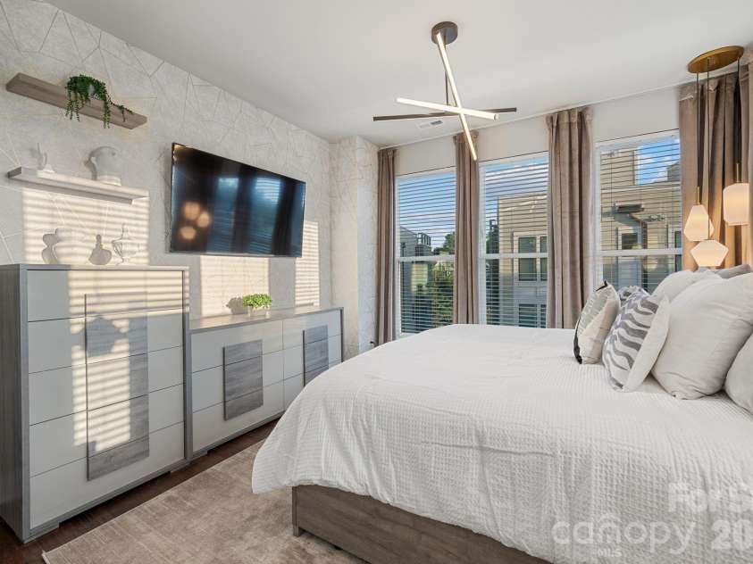 1605 Cannon View Lane, Charlotte, NC 28208.  MLS# CAR4364841, YatesRealty ID 23902. Primary bedroom.