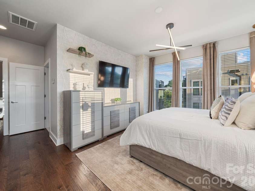 1605 Cannon View Lane, Charlotte, NC 28208.  MLS# CAR4364841, YatesRealty ID 23902. Primary bedroom.