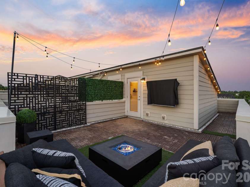 1605 Cannon View Lane, Charlotte, NC 28208.  MLS# CAR4364841, YatesRealty ID 23902. Rooftop patio.