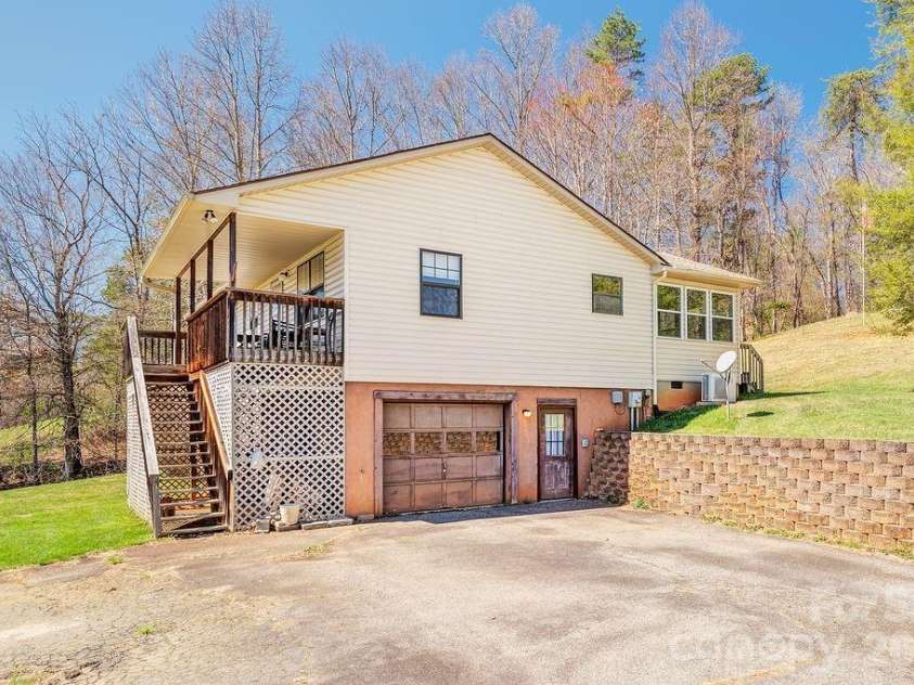 216 Pickens Road, Weaverville, NC 28787.  MLS# CAR4401446, YatesRealty ID 23904. 