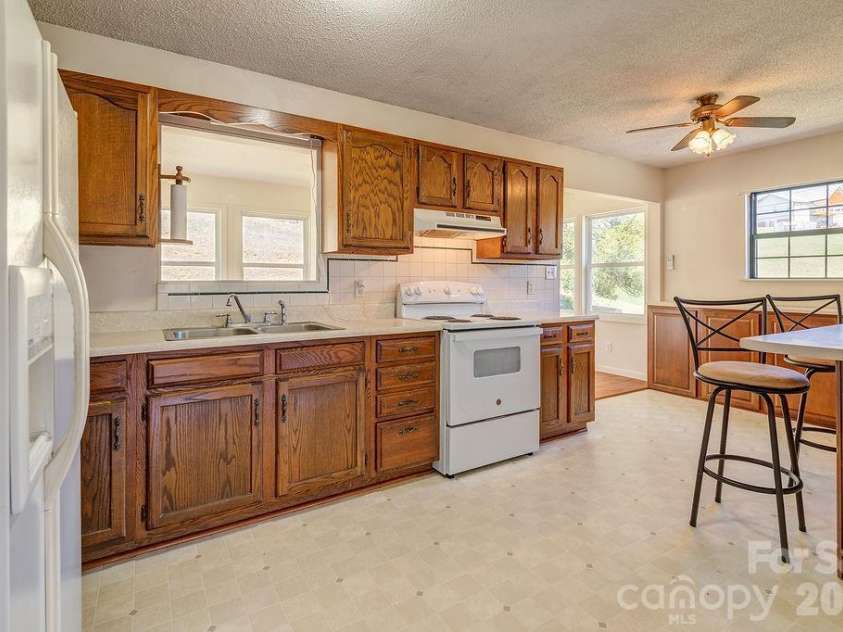 216 Pickens Road, Weaverville, NC 28787.  MLS# CAR4401446, YatesRealty ID 23904. 