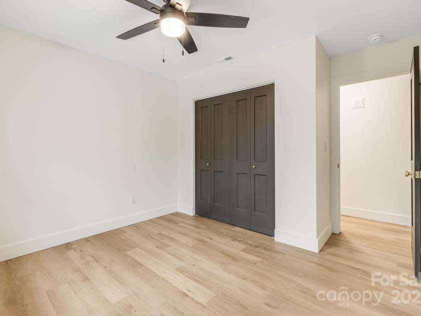 7 Angus Lane, Asheville, NC 28805.  MLS# CAR4259314, YatesRealty ID 23904. 