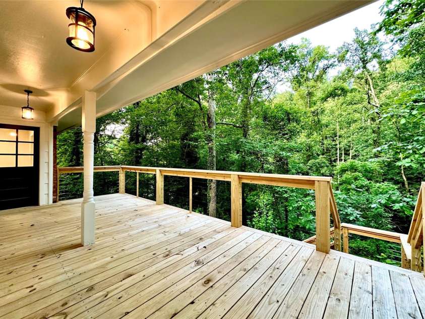 7 Angus Lane, Asheville, NC 28805.  MLS# CAR4259314, YatesRealty ID 23904. 