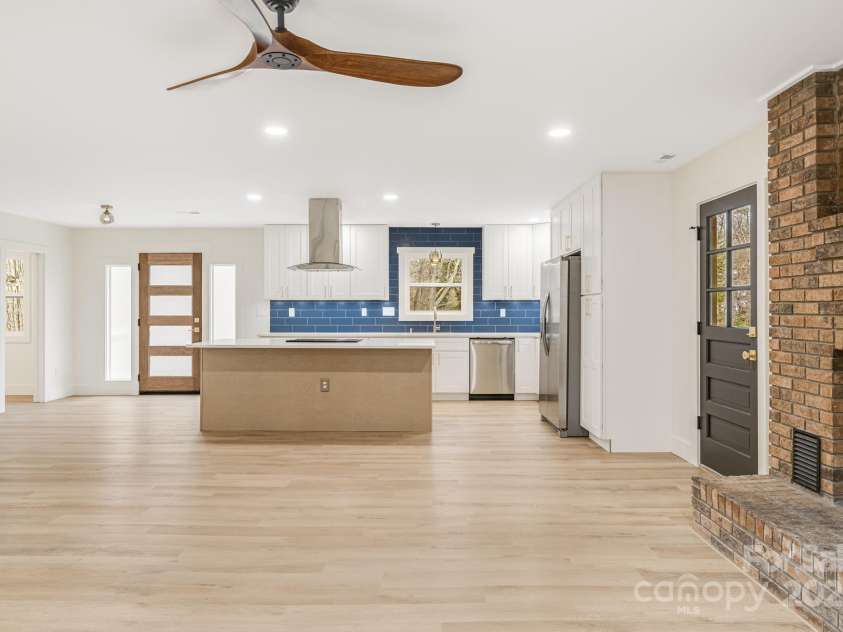 7 Angus Lane, Asheville, NC 28805.  MLS# CAR4306451, YatesRealty ID 23904. 