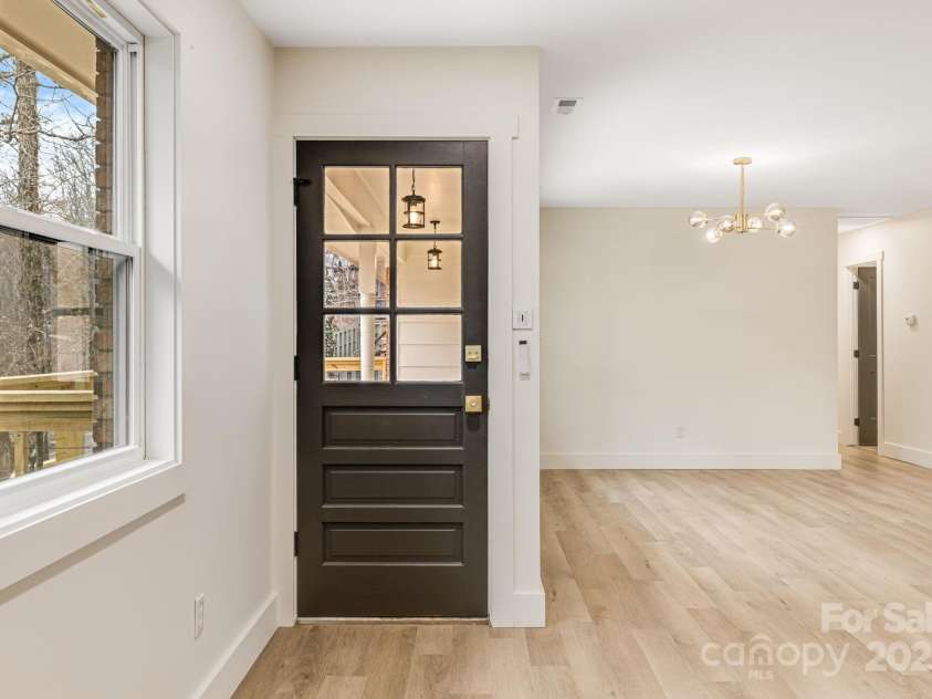 7 Angus Lane, Asheville, NC 28805.  MLS# CAR4306451, YatesRealty ID 23904. 