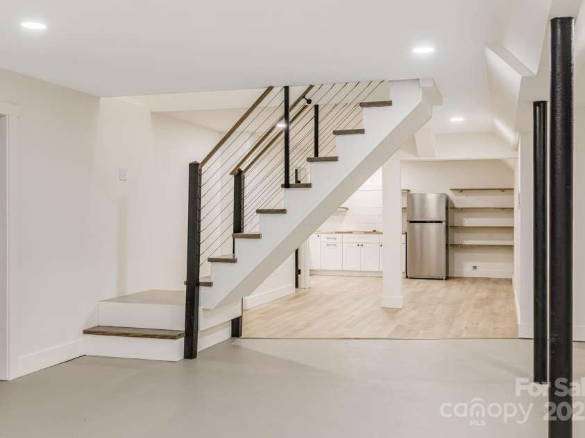 7 Angus Lane, Asheville, NC 28805.  MLS# CAR4306451, YatesRealty ID 23904. 