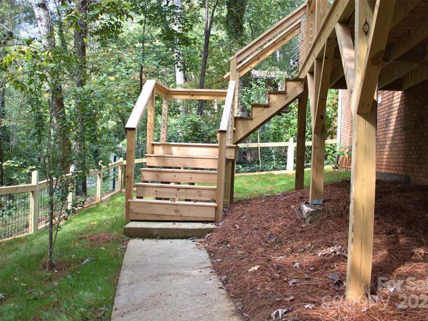 7 Angus Lane, Asheville, NC 28805.  MLS# CAR4306451, YatesRealty ID 23904. 