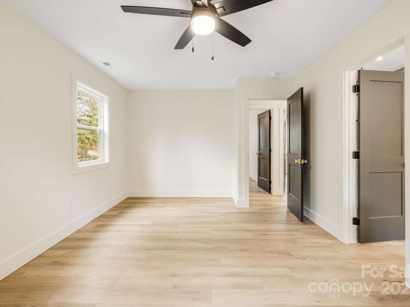 7 Angus Lane, Asheville, NC 28805.  MLS# CAR4306451, YatesRealty ID 23904. Primary Bedroom