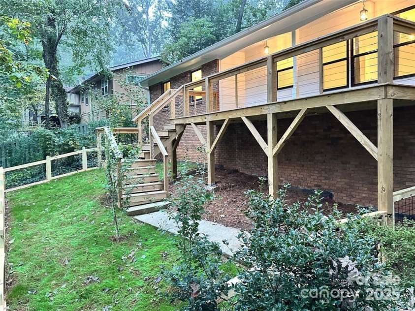 7 Angus Lane, Asheville, NC 28805.  MLS# CAR4322470, YatesRealty ID 23904. 