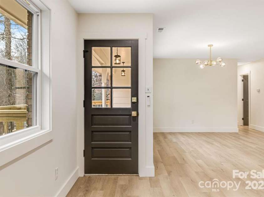 7 Angus Lane, Asheville, NC 28805.  MLS# CAR4322470, YatesRealty ID 23904. 