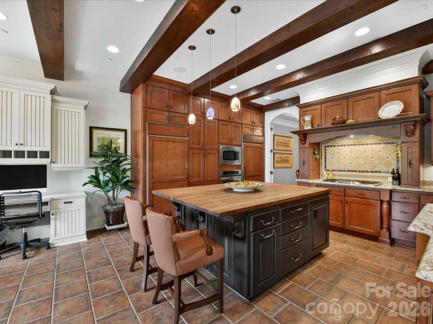 2223 Croydon Road, Charlotte, NC 28207.  MLS# CAR4368719, YatesRealty ID 23905. 