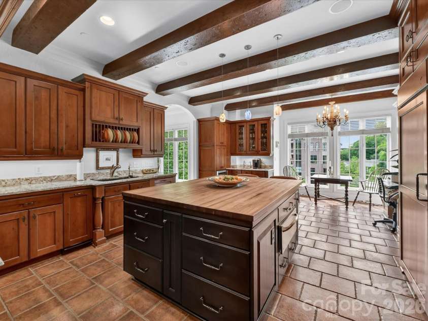 2223 Croydon Road, Charlotte, NC 28207.  MLS# CAR4368719, YatesRealty ID 23905. 