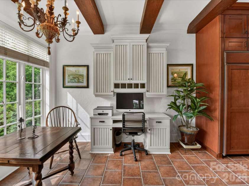 2223 Croydon Road, Charlotte, NC 28207.  MLS# CAR4368719, YatesRealty ID 23905. 