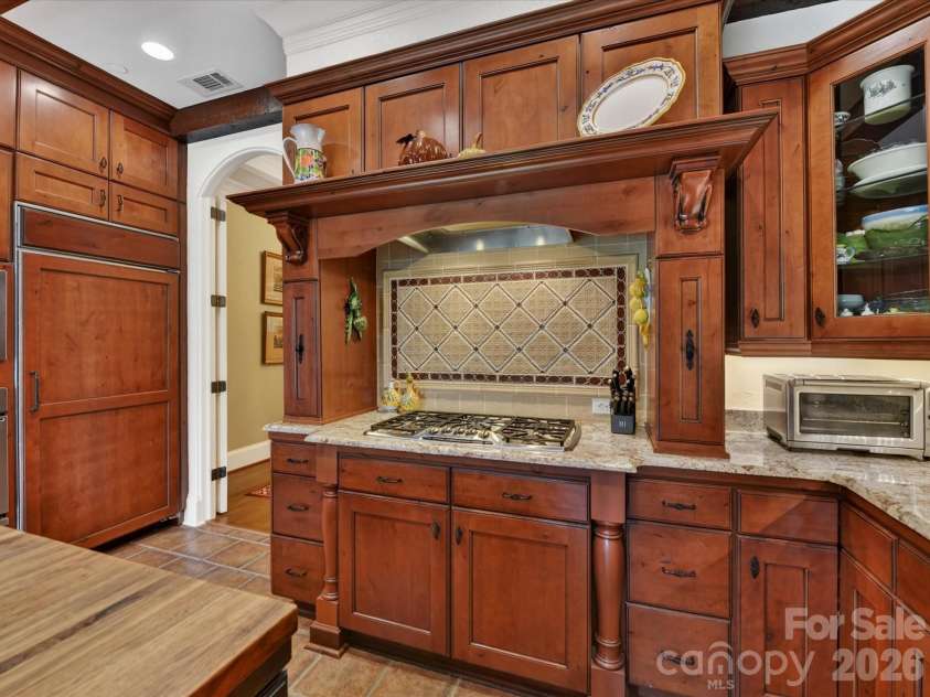 2223 Croydon Road, Charlotte, NC 28207.  MLS# CAR4368719, YatesRealty ID 23905. 