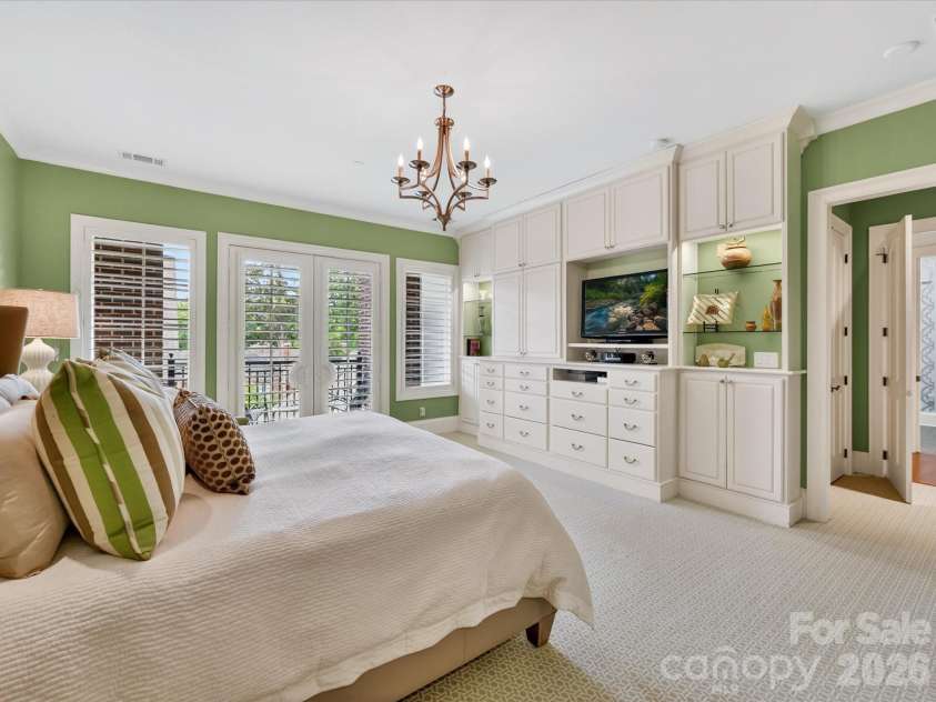 2223 Croydon Road, Charlotte, NC 28207.  MLS# CAR4368719, YatesRealty ID 23905. 