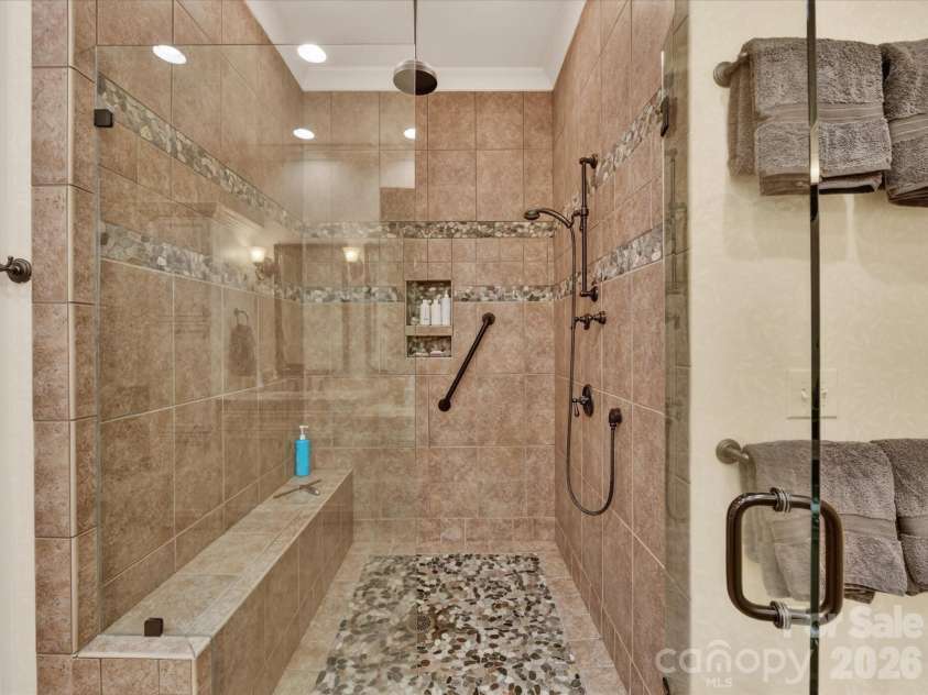 2223 Croydon Road, Charlotte, NC 28207.  MLS# CAR4368719, YatesRealty ID 23905. 