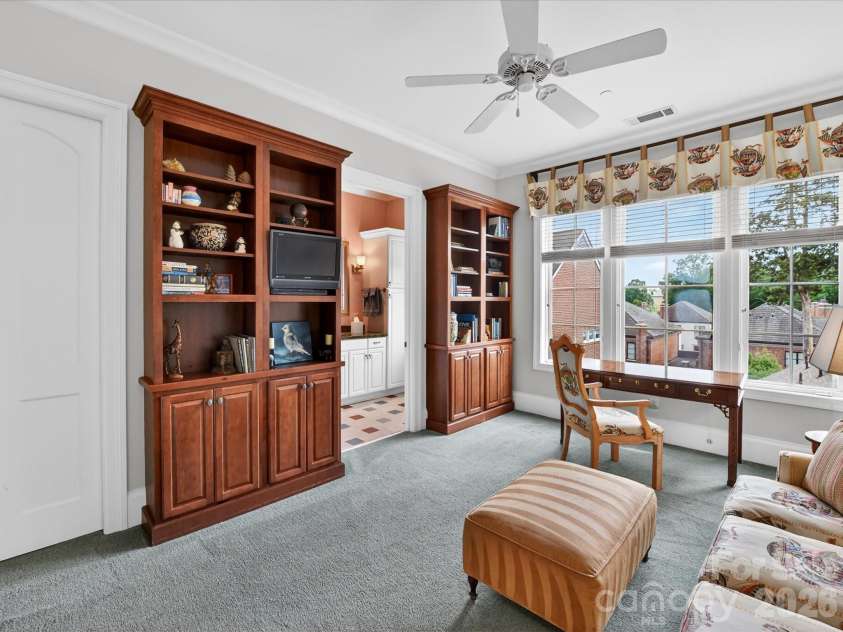 2223 Croydon Road, Charlotte, NC 28207.  MLS# CAR4368719, YatesRealty ID 23905. 