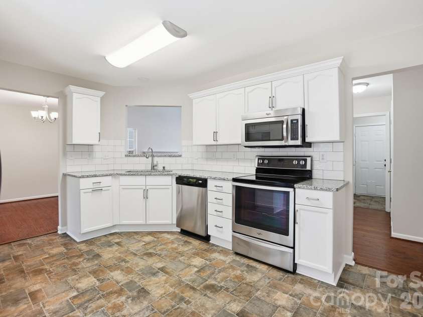 13919 Ballyshannon Lane, Charlotte, NC 28278.  MLS# CAR4378947, YatesRealty ID 23906. 