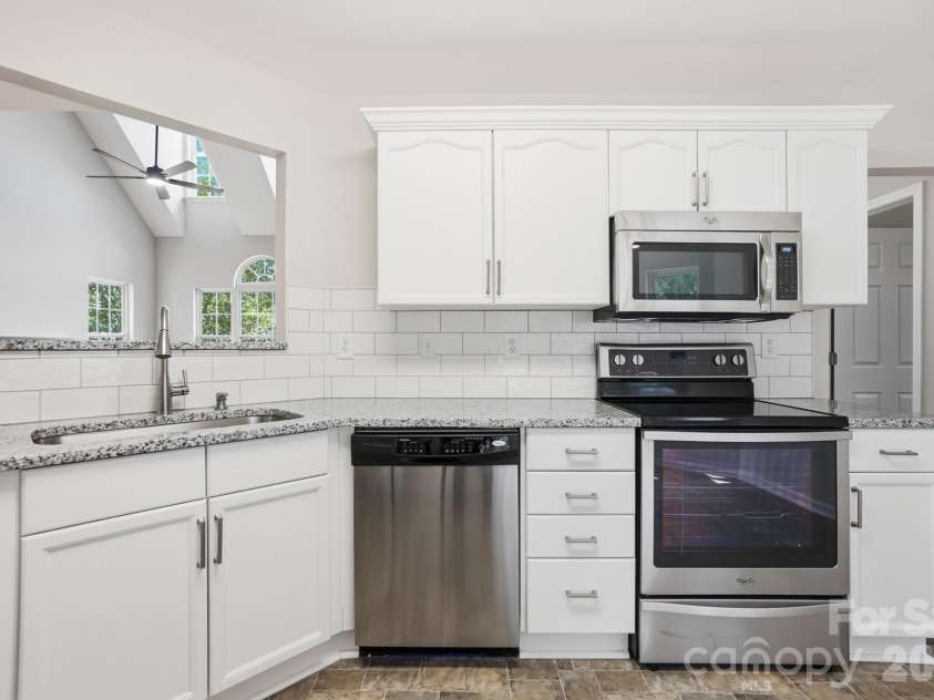 13919 Ballyshannon Lane, Charlotte, NC 28278.  MLS# CAR4378947, YatesRealty ID 23906. 
