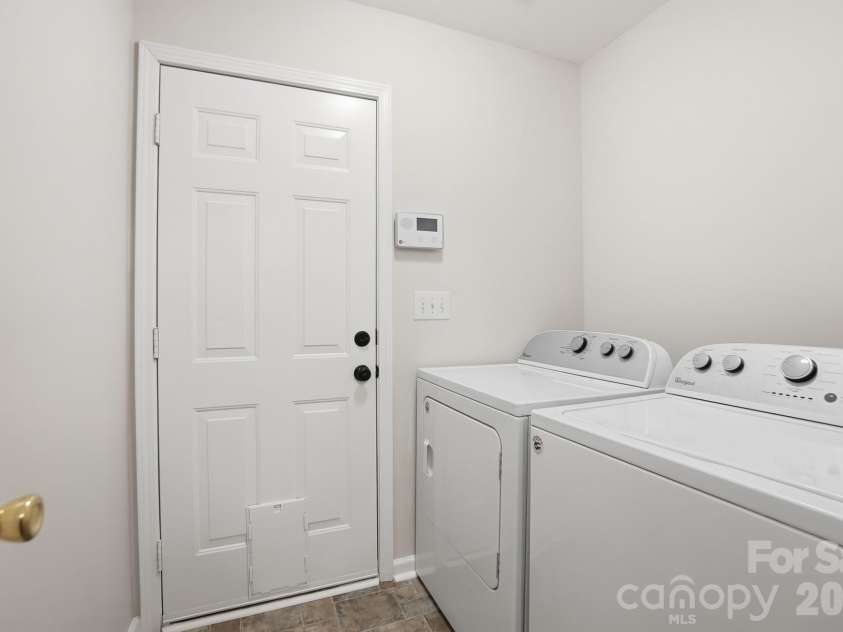13919 Ballyshannon Lane, Charlotte, NC 28278.  MLS# CAR4378947, YatesRealty ID 23906. 