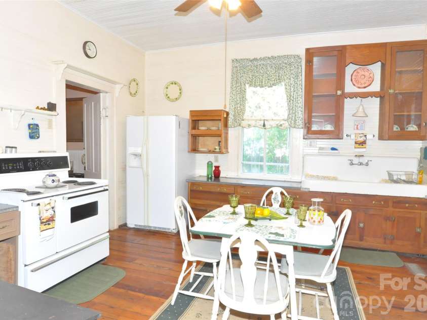 121 Hemphill Avenue, Chester, SC 29706.  MLS# CAR4383934, YatesRealty ID 23907. 