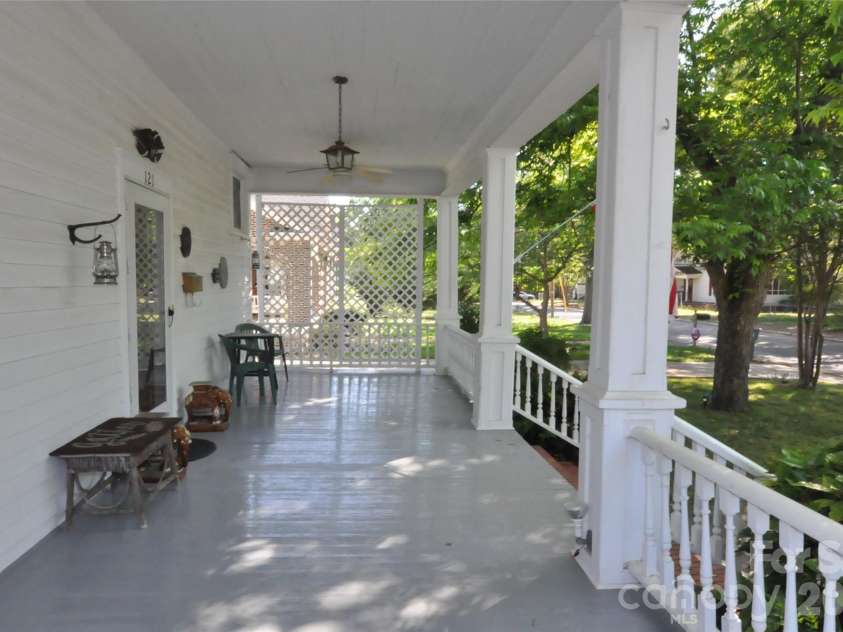 121 Hemphill Avenue, Chester, SC 29706.  MLS# CAR4383934, YatesRealty ID 23907. 