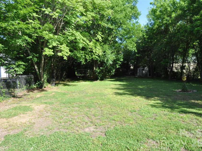 121 Hemphill Avenue, Chester, SC 29706.  MLS# CAR4383934, YatesRealty ID 23907. 