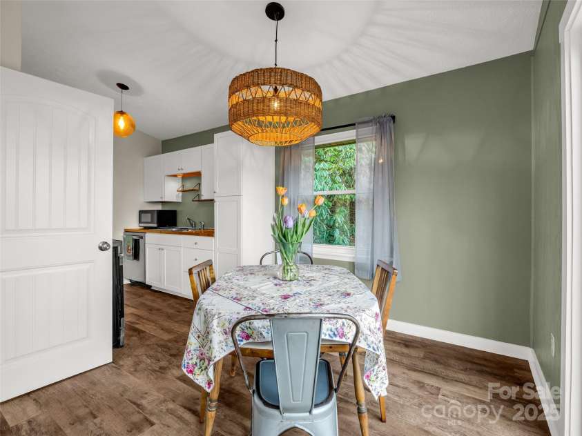 1625 Mountain Cove Road, Black Mountain, NC 28711.  MLS# CAR4237379, YatesRealty ID 23907. 