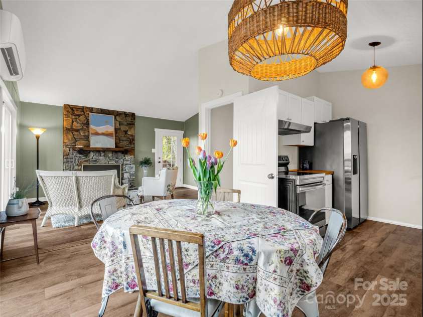 1625 Mountain Cove Road, Black Mountain, NC 28711.  MLS# CAR4237379, YatesRealty ID 23907. 