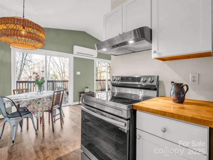 1625 Mountain Cove Road, Black Mountain, NC 28711.  MLS# CAR4237379, YatesRealty ID 23907. 