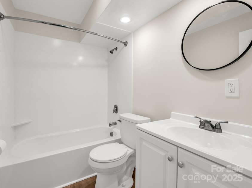 1625 Mountain Cove Road, Black Mountain, NC 28711.  MLS# CAR4237379, YatesRealty ID 23907. 