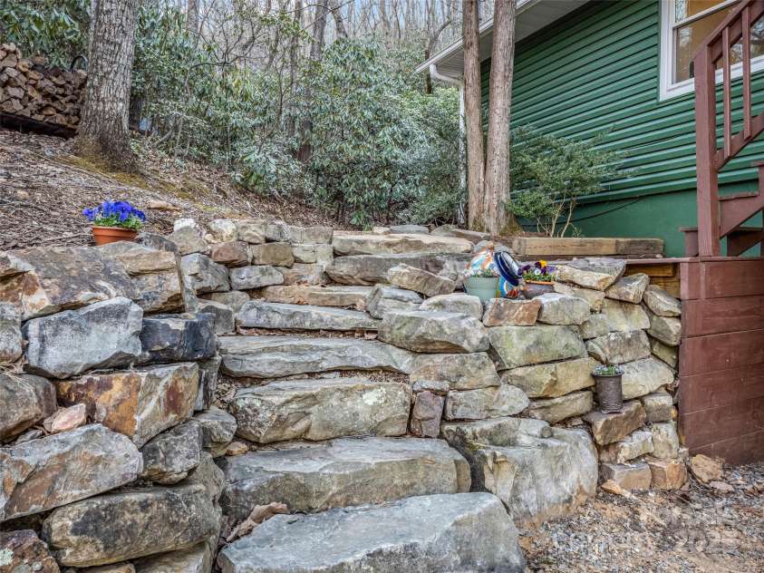 1625 Mountain Cove Road, Black Mountain, NC 28711.  MLS# CAR4237379, YatesRealty ID 23907. 