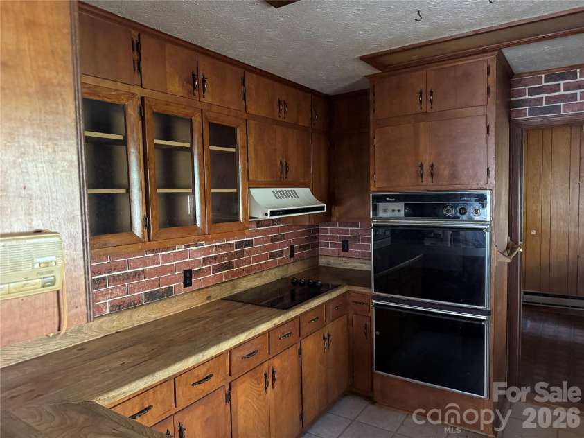 814 Mountain View Drive, Maggie Valley, NC 28751.  MLS# CAR4381378, YatesRealty ID 23908. 