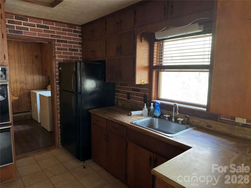 814 Mountain View Drive, Maggie Valley, NC 28751.  MLS# CAR4381378, YatesRealty ID 23908. 