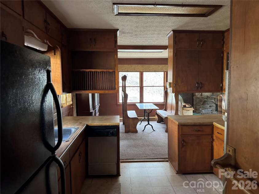 814 Mountain View Drive, Maggie Valley, NC 28751.  MLS# CAR4381378, YatesRealty ID 23908. 