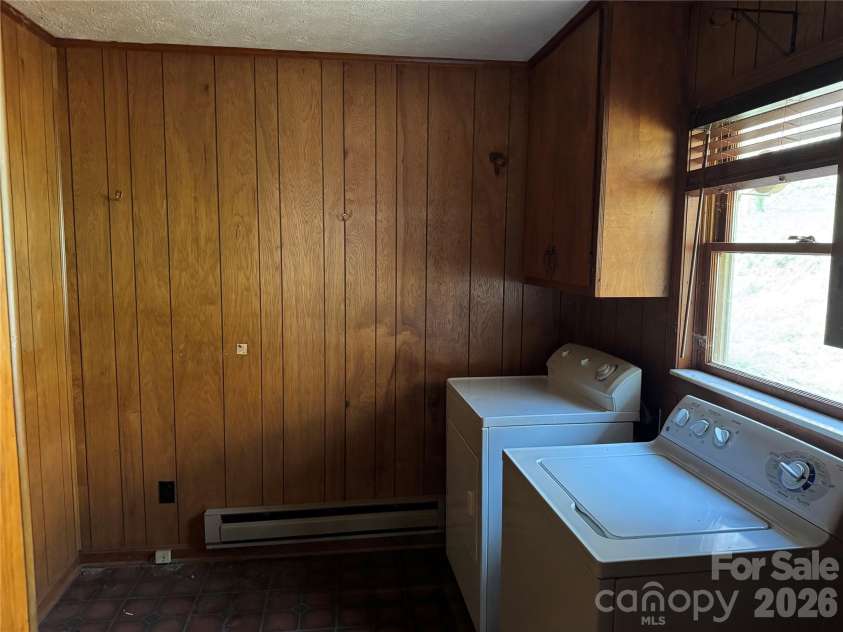 814 Mountain View Drive, Maggie Valley, NC 28751.  MLS# CAR4381378, YatesRealty ID 23908. 