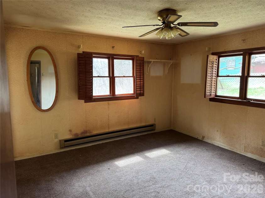 814 Mountain View Drive, Maggie Valley, NC 28751.  MLS# CAR4381378, YatesRealty ID 23908. 