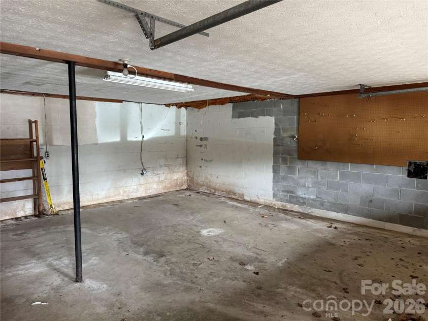 814 Mountain View Drive, Maggie Valley, NC 28751.  MLS# CAR4381378, YatesRealty ID 23908. 