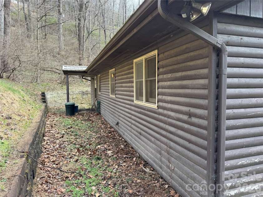 814 Mountain View Drive, Maggie Valley, NC 28751.  MLS# CAR4381378, YatesRealty ID 23908. 