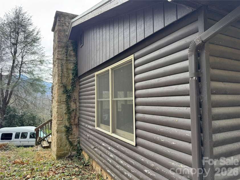 814 Mountain View Drive, Maggie Valley, NC 28751.  MLS# CAR4381378, YatesRealty ID 23908. 