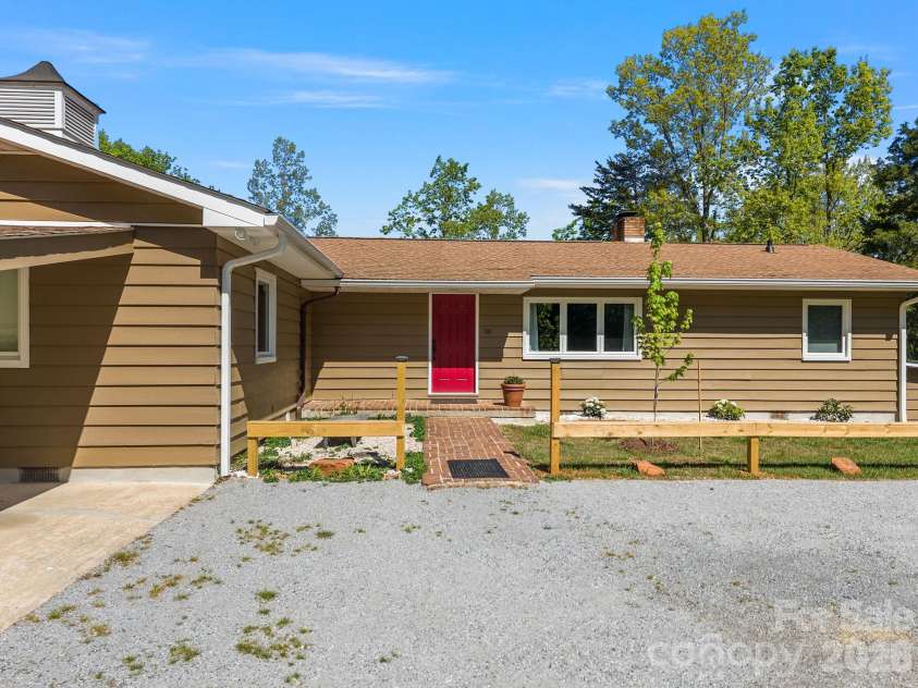 110 Persimmon Hill Court, Columbus, NC 28722.  MLS# CAR4370785, YatesRealty ID 23909. 