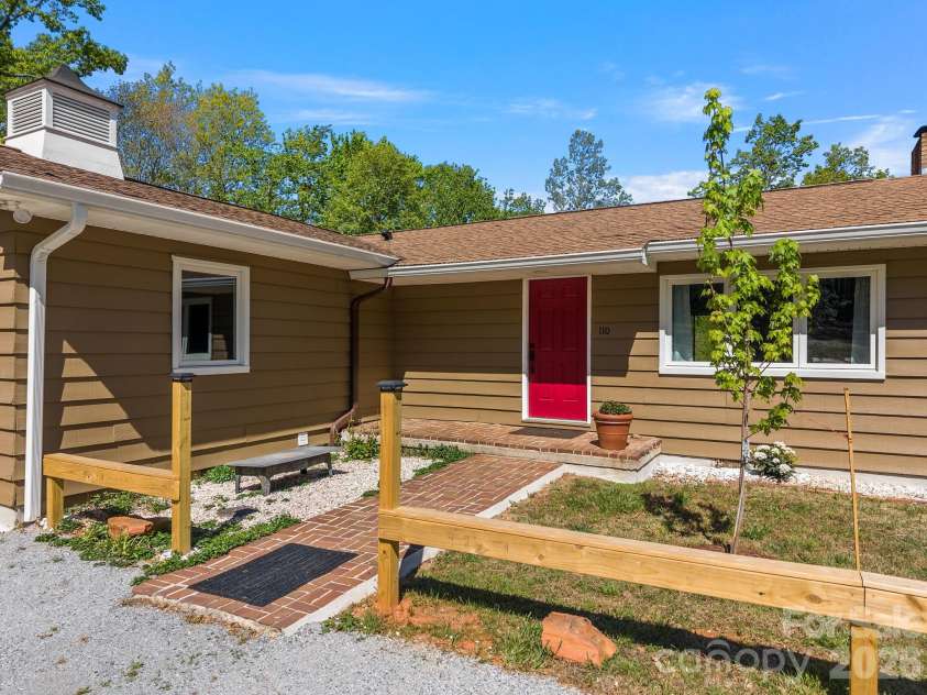 110 Persimmon Hill Court, Columbus, NC 28722.  MLS# CAR4370785, YatesRealty ID 23909. 
