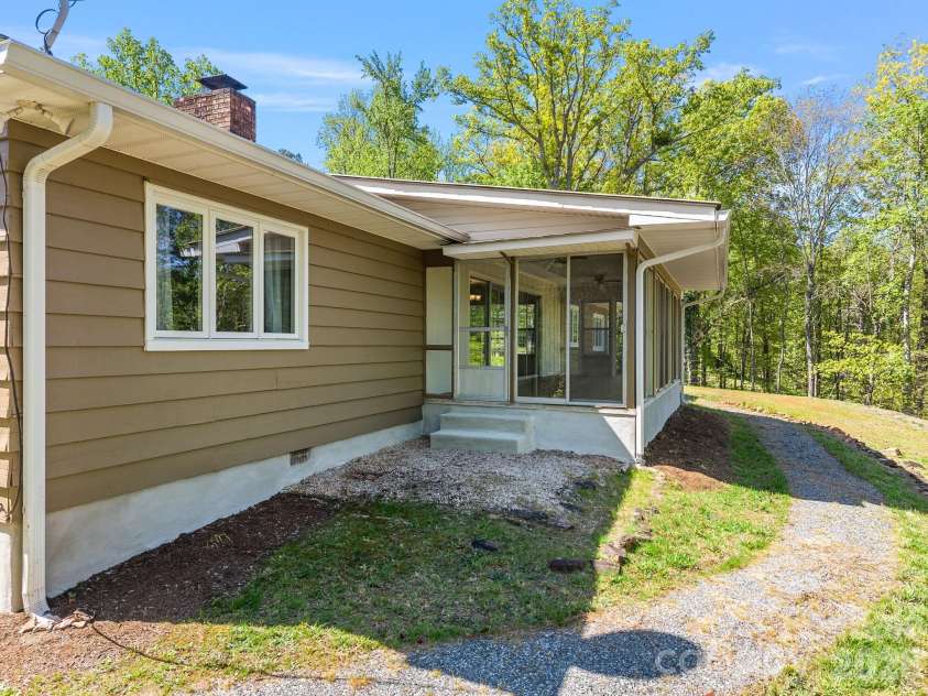 110 Persimmon Hill Court, Columbus, NC 28722.  MLS# CAR4370785, YatesRealty ID 23909. 