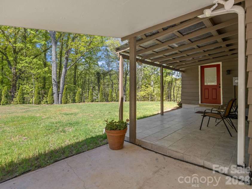 110 Persimmon Hill Court, Columbus, NC 28722.  MLS# CAR4370785, YatesRealty ID 23909. 